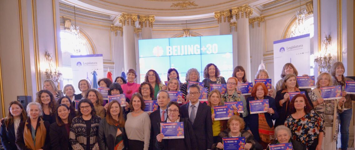 Mujeres mutualistas presentes en la celebración por el 30 aniversario de la  Conferencia Mundial sobre la Mujer en Pekín