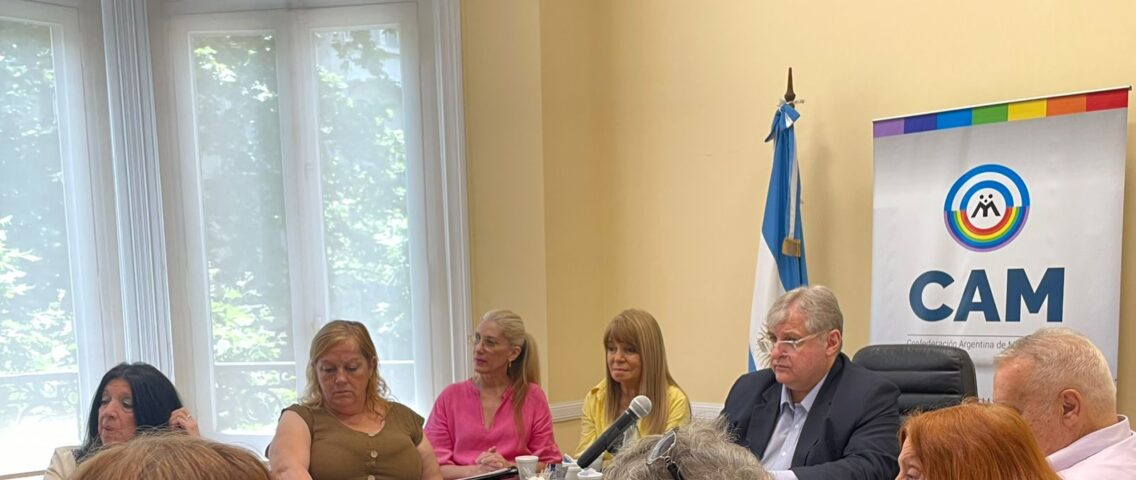 MUDECO presentó en la sede de CAM una publicación sobre derechos y responsabilidades de consumidores y usuarios